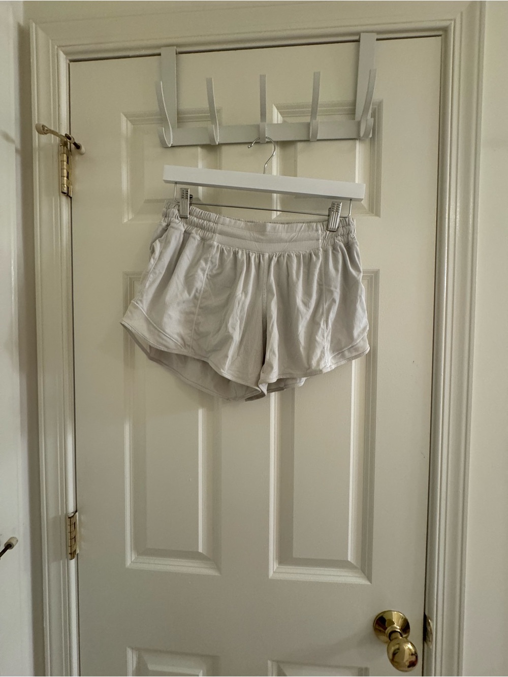 Lululemon White Hotty Hot Shorts 4”
